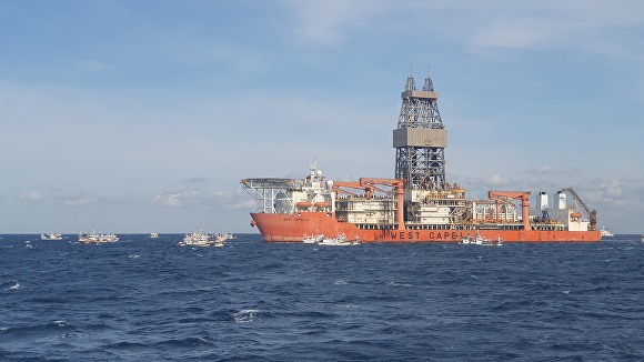 大王クジラ有望構造書作業準備するウェストカペラ号。 [写真=慶北道庁]