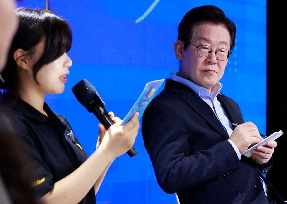 李 "<b>청년 세대</b>, 일종의 <b>피해</b> 계층…기성<b>세대</b> 잘못"