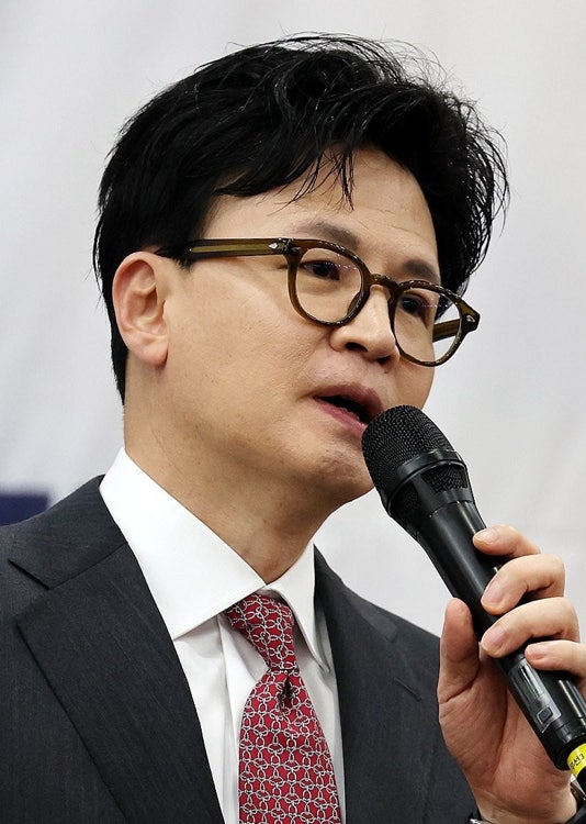 한동훈 "'배임죄는 군부독재 유산' <b>김병기</b>…1987년 <b>안기부 입사</b>자"