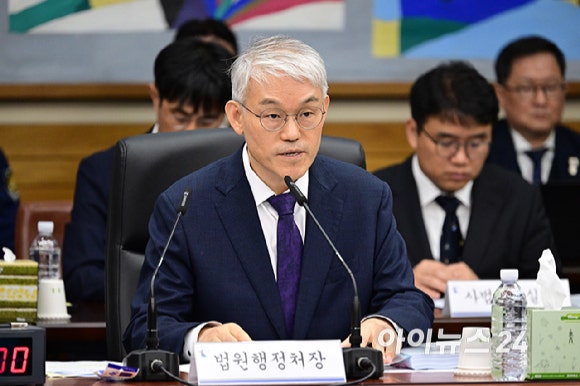 [포토] <b>답변</b>하는 <b>천대엽 법원행정처장</b>