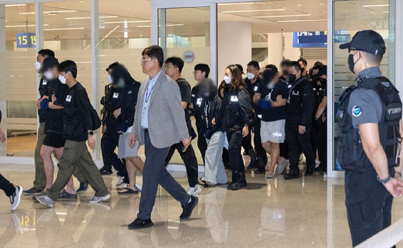<b>캄보디아</b> 구금 <b>한국인</b> 64명, 국내 <b>송환</b>…피해자 or 가해자