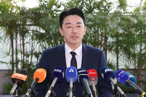 '<b>방산</b> 특사' <b>강훈식</b>, <b>유럽</b> 출국…"수주량 늘리는 것이 목표"