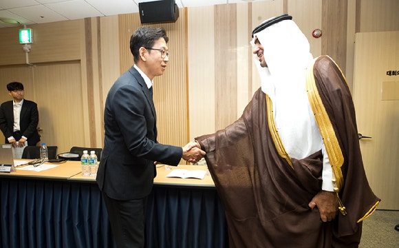 배경훈 부총리 겸 과학기술정보통신부 장관이 20일 오후 서울 종로구 광화문교보빌딩 국가과학기술자문회의 대회의실에서 마지드 알호가일(Majed Al-Hogail) 사우디아라비아 지방