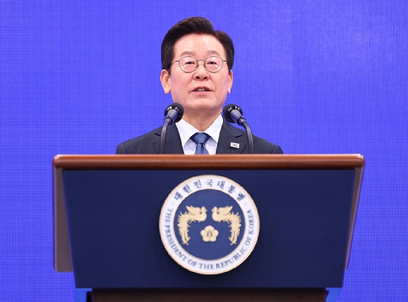 李 대통령 "<b>경찰</b> 권한 늘면 국민 삶 나아지나…응답할 수 있어야"[전문...