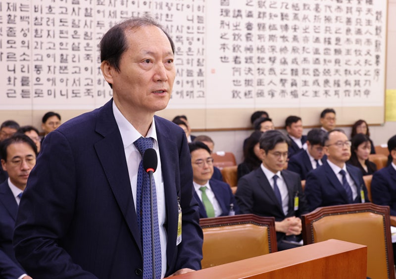 <b>이완규</b>, 증인 <b>선서</b> 또 <b>거부</b>…추미애 "반법치적 발상"