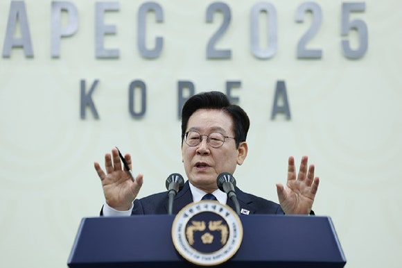 [APEC 2025] 李 "<b>한중관계</b>, 완전 회복됐다 보기 어려워…협력 강화 필요...