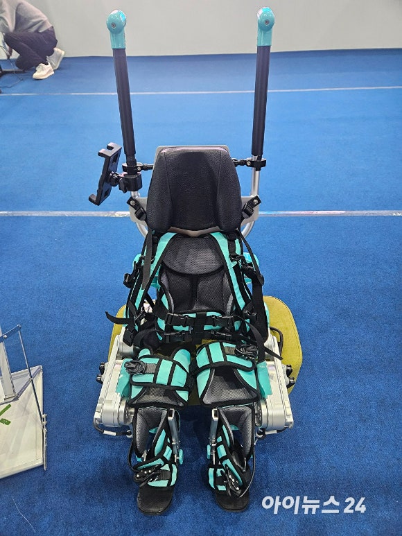 코스모로보틱스 유아전용재활로봇 ’밤비니 키즈’ [사진=설재윤 기자]