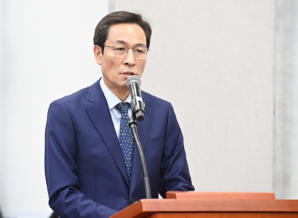 [2025 <b>국감</b>] 우상호, '<b>김현지</b> 출석' 말바꾸기 <b>논란</b>에 "국회에서 거부 된...