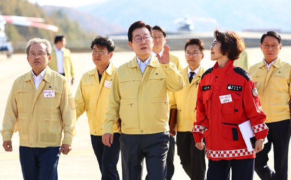 李, <b>산불</b> <b>대응</b> 체계 점검…"지나친 것이 부족한 것보다 100배 나아"