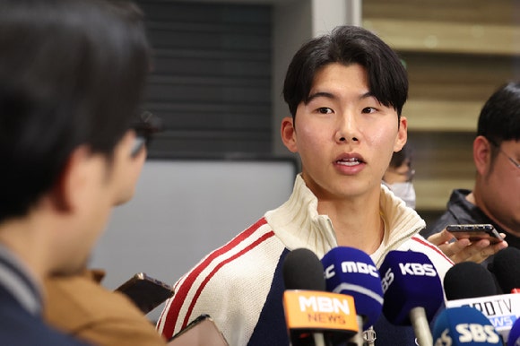 '부친 빚투 <b>논란</b>' <b>김혜성</b>, 직접 <b>사과</b>⋯"미숙한 언행·태도 죄송"