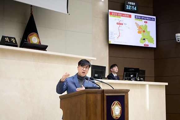 김병민 의원이 지난 26일 열린 제297회 제2차 정례회 제3차 본회의 시정질문을 하고 있다. [사진=김병민 의원실]