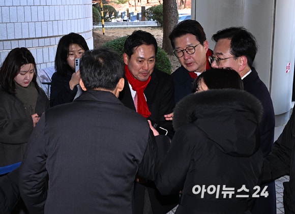 <b>장동혁</b> "12·3 비상<b>계엄</b>, 의회 폭거 맞서기 위한 것" <b>사과 거부</b>