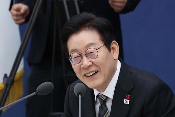 "그래서 '<b>죄명</b>'이라고 쓰는 사람 있지 않나" 李<b>대통령</b>의 <b>농담</b>, 왜 나왔나