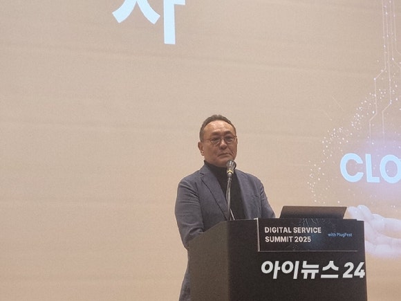 김홍진 OPA 의장이 17일 오전 서울 삼성동 코엑스에서 열린 '디지털 서비스 서밋 2025'에서 축사를 하고 있다.[사진=윤소진 기자]