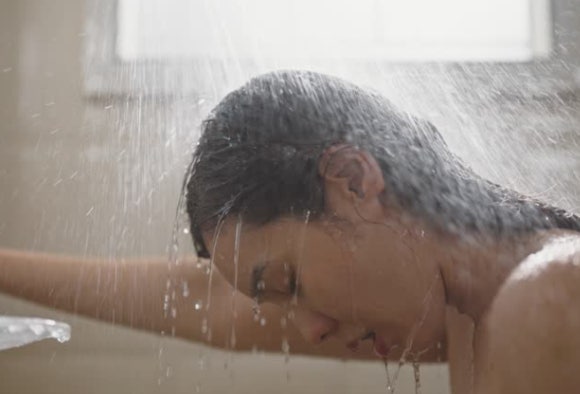 너무 잦은 샤워도 몸에 좋지 않다.사진은 본 기사 내용과 무관.[사진=tawattiw]