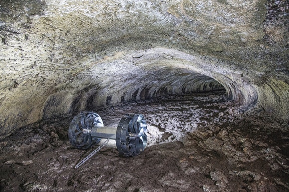 국내 연구팀이 울퉁불퉁한 달을 자유롭게 다닐 수 있는 전개형 에어리스 바퀴를 개발했다.[사진=KAIST]
