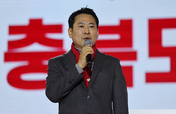 <b>장동혁</b> "계엄·탄핵 결과 <b>책임</b>져야…이젠 변화할 시점"