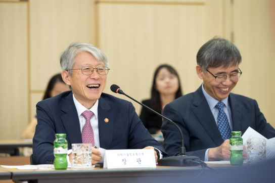 2019년 과기정통부 장관 시절 행사에 참석한 최기영 신임 회장[사진=아이뉴스2 4DB]