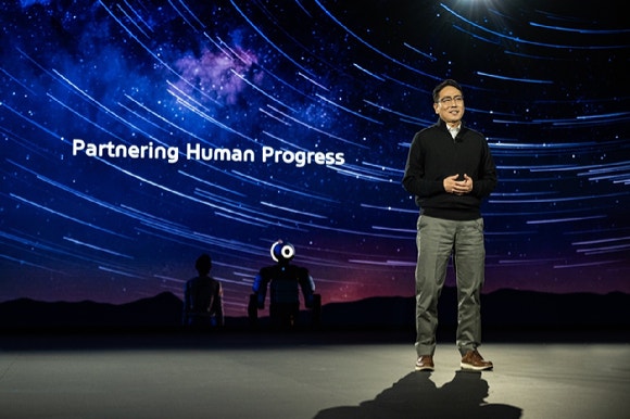 이웅재 현대차그룹 제조솔루션본부 및 보스턴다이나믹스 혁신담당 상무가 5일(현지시간) 미국 라스베이거스 만달레이 베이 컨벤션 센터에서 개최된 'CES 2026'에서