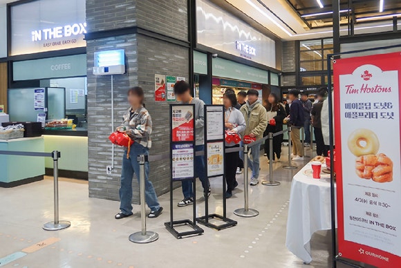 2024년 삼성전자 사내식상서 진행된 팀홀튼 이벤트 전경.[사진=아워홈]