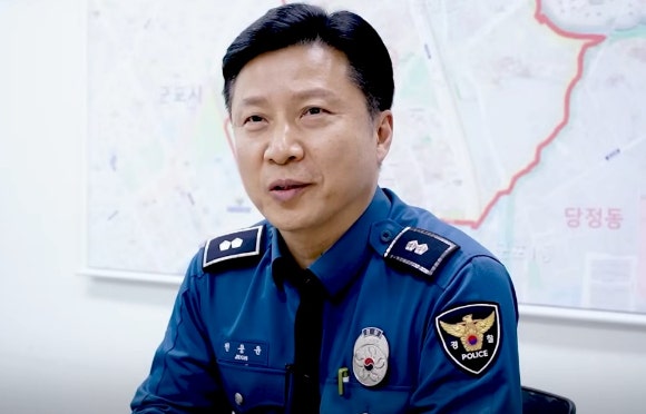 군포경찰서 금정파출소에 근무하는 전용윤 경감 [사진=경찰청 유튜브]