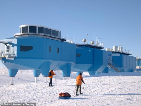 남극에서 일하는 BAS 직원들 [사진=영국 남극 조사단(BAS)]