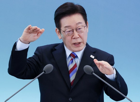 이재명 대통령이 지난 6일 창원 성산구 창원컨벤션센터에서 열린 '경남의 마음을 듣다' 타운홀미팅 간담회에서 발언하고 있다. [사진=연합뉴스]