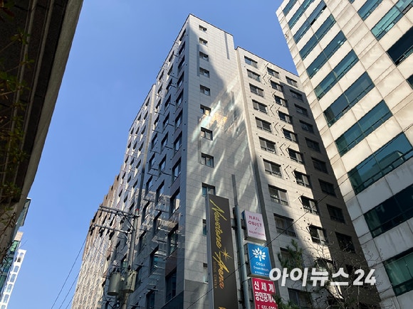 전세 사기 급증 이후 월세화를 겪는 임대차 시장에서 기업형 임대주택이 새로운 주거 대안으로 주목받고 있다.사진은 전문 운영사가 관리하는 강남구 역삼동의 기업형 임대주택 '위브플레이스 강남역'.[사진=김민지 기자.