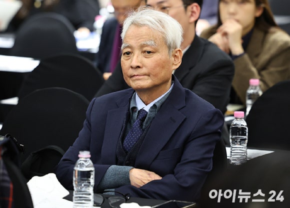 고려아연 주총서 '감사위원 분리선출 확대' 반대 영풍, 자사 주총서는...
