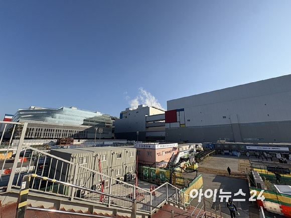 삼성전자, 평택 P4 1c D램 투자 속도…HBM4·HBM4E 공급 포...