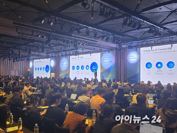 한상원 삼성SDS MSP사업팀 상무가 17일 서울 삼성동 웨스틴파르나스서울에서 열린 '삼성SDS 인더스트리 데이'에서 발표하고 있다. [사진=윤소진 기자]