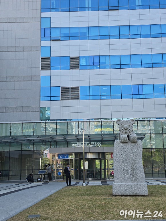 삼성전자가 제기한 '위법 쟁의행위 금지 가처분' 2차 심문이 열리는 수원지방법원.[사진=황세웅 기자]