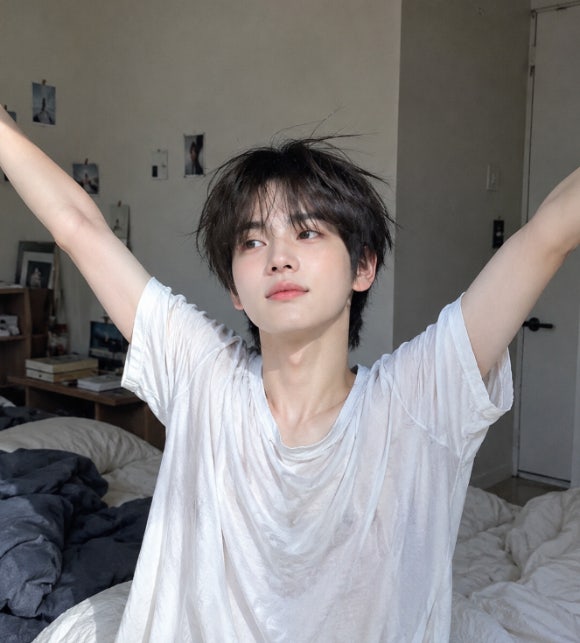 "눈 뜨자마자 '이것' 하면 손해"⋯5년 더 늙게 만드는 아침 습관은?