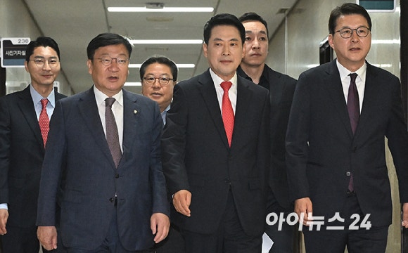 국힘, 이번주 의총서 지도체제 논의…당권파, 장동혁 엄호 총력