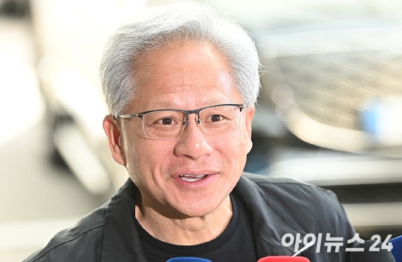 "한국은 갔는데 일본은 패싱"⋯젠슨 황 행보에 충격 받은 日, 'AI 위기론' 확산