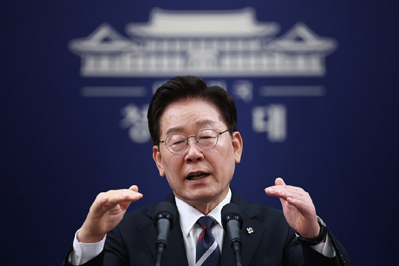 [속보] 李 "당청 관계, 엄청난 갈등 있어 보이지만 더 잘 되기 위한 과정"