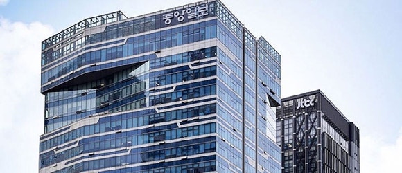 중앙일보 "<b>자금 경색</b>은 <b>일시적</b> 현상…13년째 흑자 냈다"