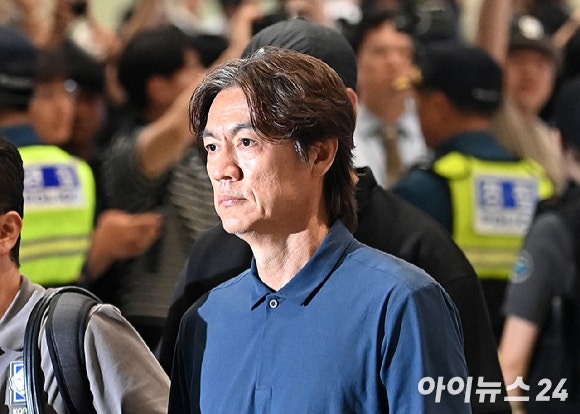 홍명보의 도피성 LA 출국?…"가족 찾아가는 게 도피인가"