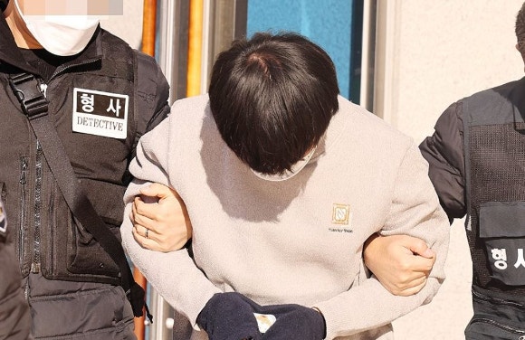 "신이 되살려 줄 것"⋯낮잠 자던 모친 잔혹하게 살해한 30대 아들, 징역 18년
