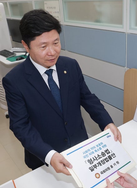 '<b>보완수사권 폐지</b>' 신중론' 더해 '허용법안'까지⋯'절충안' 나오나