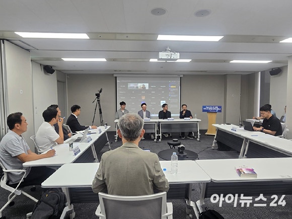 20일 오후 서울스퀘어 내 위원회 지원단 회의실에서 에이전틱 AI 시대 국가 AI 컴퓨팅 전략을 주제로 기술혁신·인프라 분과 기술 세미나가 진행 중인 모습. [사진=안세준 기자]