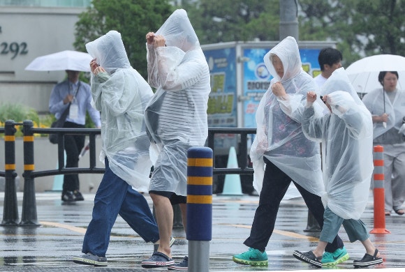 [<b>내일</b>날씨] "<b>출근</b>길 신발 젖겠네"…아침부터 중부 '집중호우'