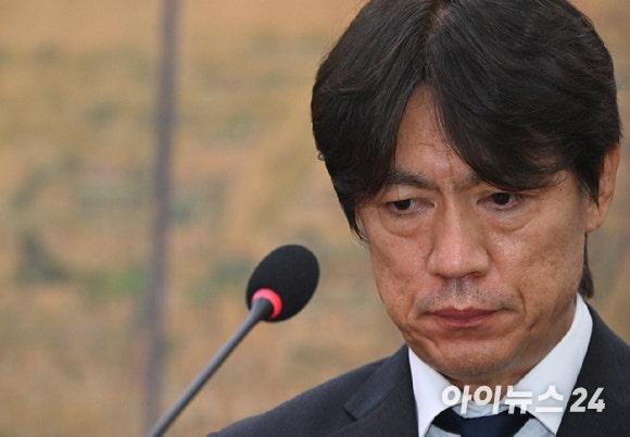 <b>홍명보</b> "감독 선임 과정 정몽규와 소통 없었다"