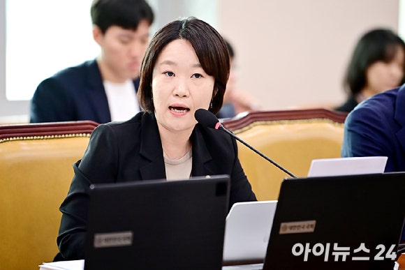 <b>중기부</b> 장관 <b>지명</b> 與 <b>이소영</b> "'혁신국가'로 나아가는 데 헌신"