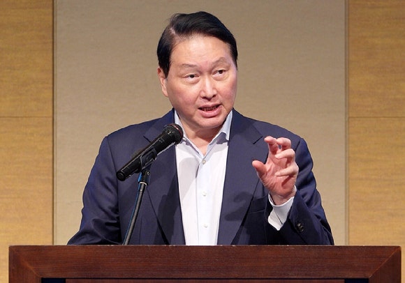 <b>최태원</b> "일본에 반도체 <b>합작공장</b> 검토…전력·용수 풍부한 곳 고려"