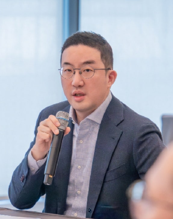 <b>구광모</b>와 <b>파양 소송 패소</b>한 김영식…"모자 관계 이어갈 수 없다"