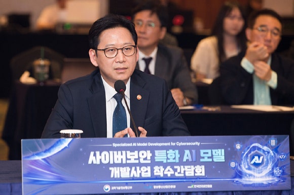 배경훈 부총리 겸 과학기술정보통신부 장관이 22일 서울 중구 롯데호텔에서 열린 '사이버보안 특화 AI모델 개발사업 착수간담회'에서 발언하고 있다. [사진=과학기술정보통신부]