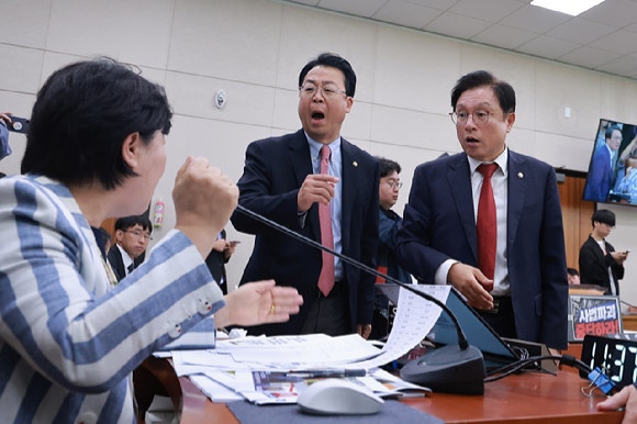 [2026 <b>국감</b>] 국힘 "서영교 혼자 6인분"⋯법무부 <b>국감</b> 시작부터 아수라장