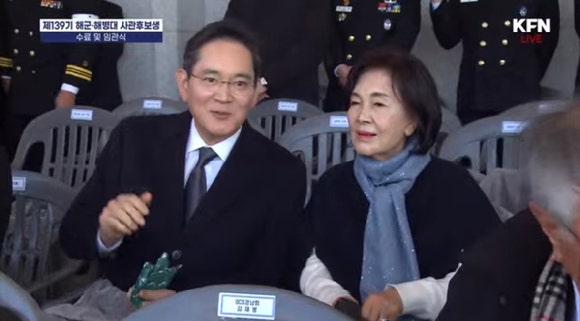 이재용 삼성전자 회장과 홍라희 삼성미술관 리움 명예관장[사진=국방홍보원 KFN 공식 유튜브 캡처]