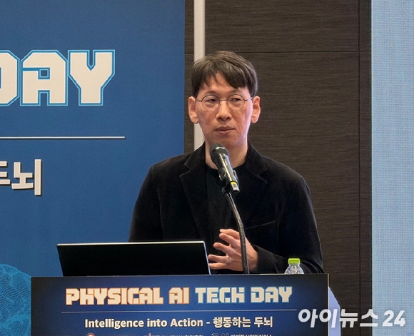 전병곤 프렌들리AI 대표가 14일 서울 강남구 코엑스에서 열린 '피지컬 AI 테크위크'에서 기조강연을 하고 있다. [사진=최효경 기자]